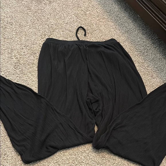 Alo Yoga Black Ribbed Pants - Picture 5 of 6